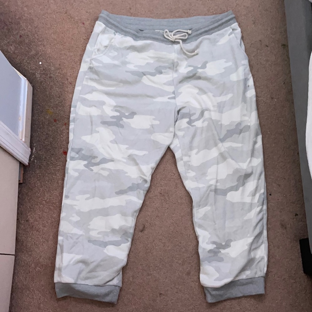 american eagle joggers